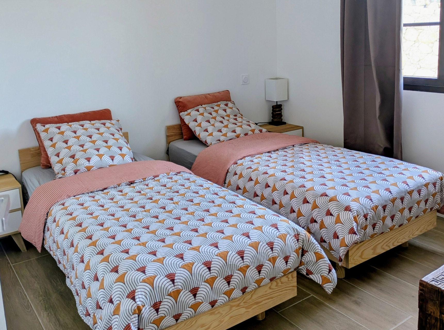 Chambre avec lits jumeaux 2x80x190 cm – Appartement Balagne Corse