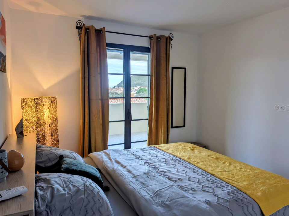 Chambre avec lit 160x200 cm – Appartement Fleur de Maquis Balagne